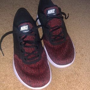 Nike Flex Contact Tennis Shoes